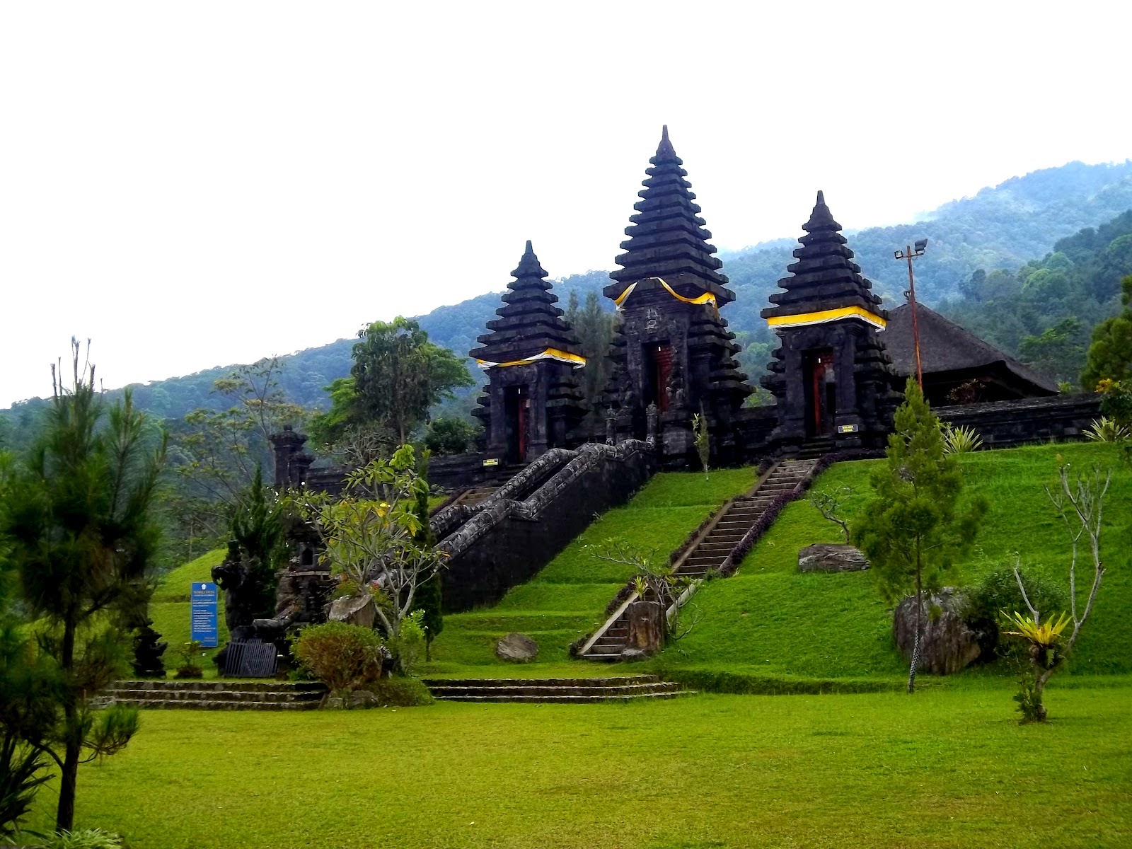 Pura Parahyangan Agung Jagatkartta wisata bogor