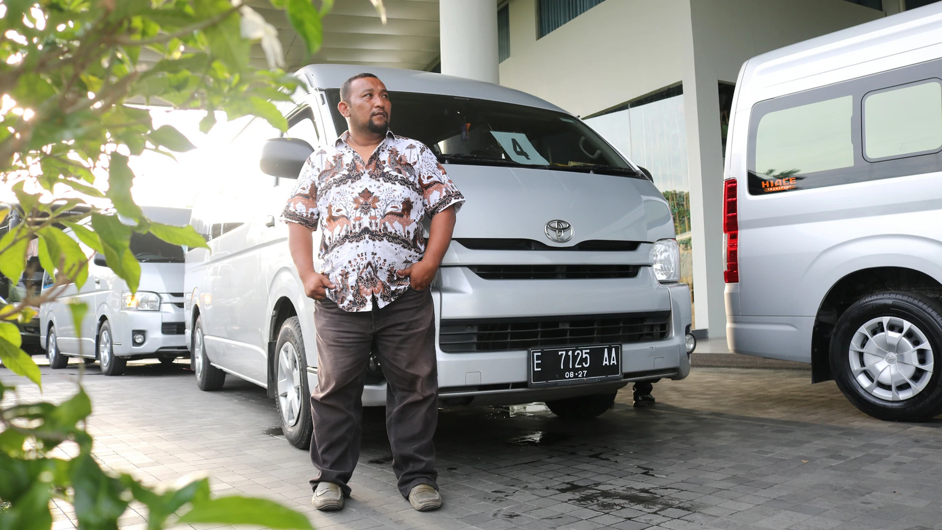 Sewa Mobil dengan Driver