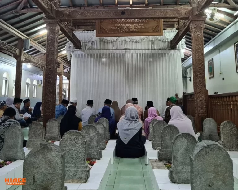 makam sunan muria