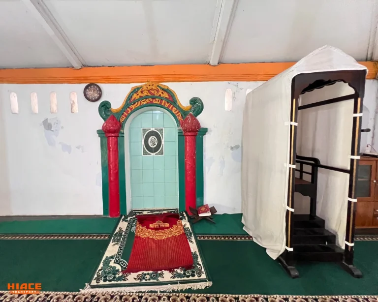 Mihrab & MimbarSource by Doc. Pribadi Hiace Transport