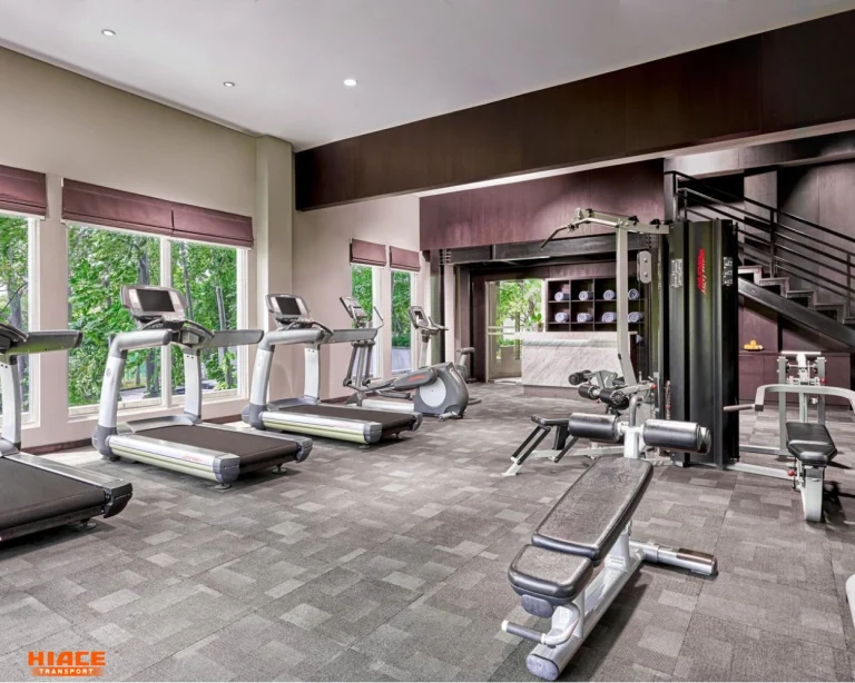 GYM pusat kebugaran di deluxe hotel