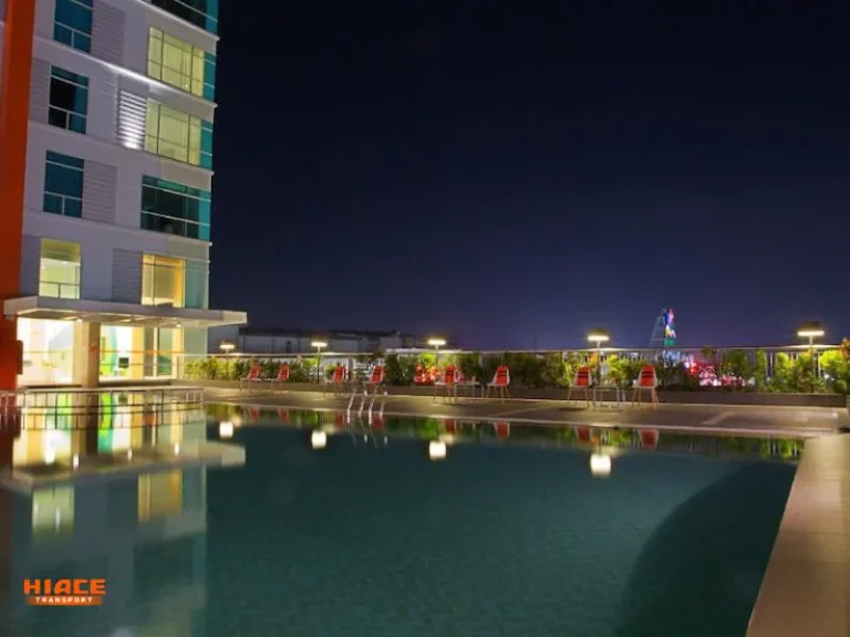 Kolam renang Harris hotel bekasi source by Agoda.com