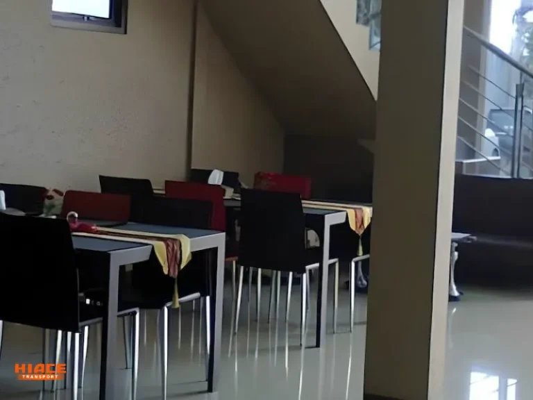 Restoran Hotel permata Karawang source by Agoda.com