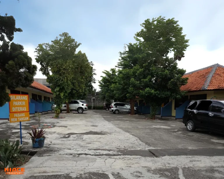 Area Parkir by booking.com