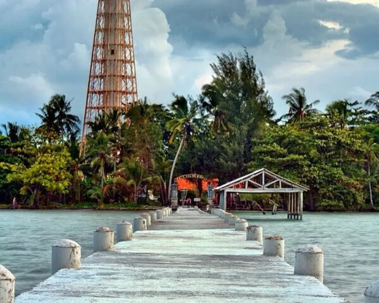 Jembatan Pulau source by getlost.id