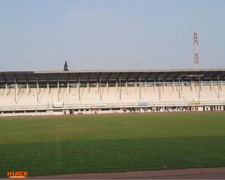 Lapangan stadion singaperbangsa karawang source by tribunnews.com