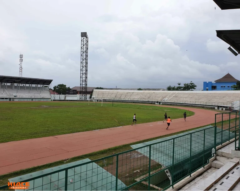 Lintasan atletik stadion singaperbangsa karawang source by pikiranrakyat.com