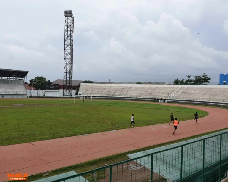Tribun penonton pake atap stadion singaperbangsa karawang source by pikiranrakyat.com