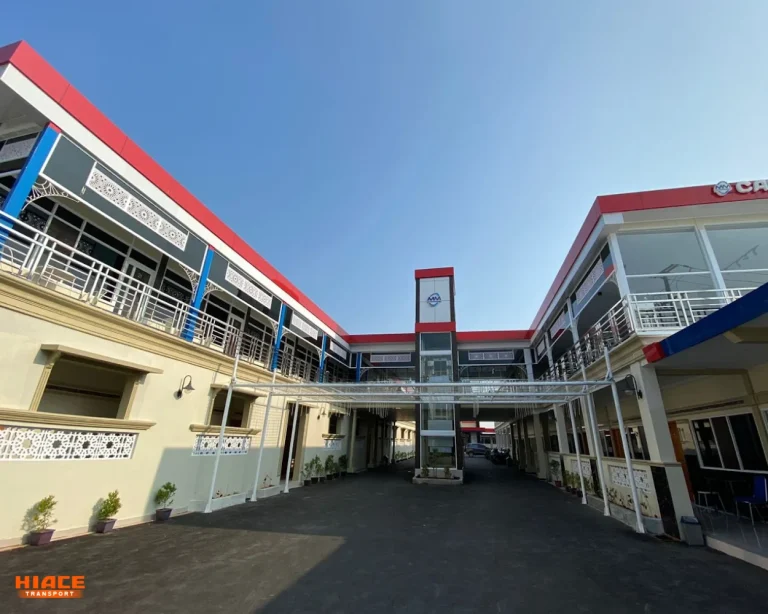 Area parkir Urbanview MM Indramayu By MM Entertainment