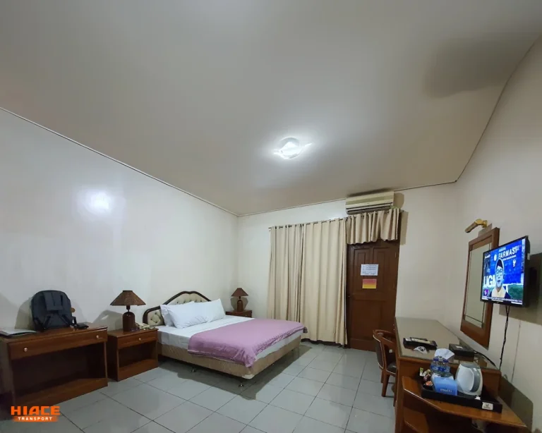 Bedroom Hotel Handayani by M. Rifky Rosady