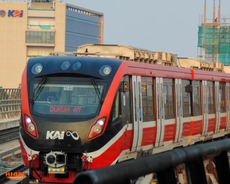 Kereta KAI by Stasiun LRT di Bekasi Barat