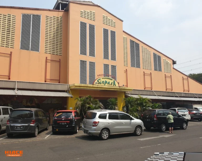 pasar modern sinpasa summarecon bekasi by Frans hermanto
