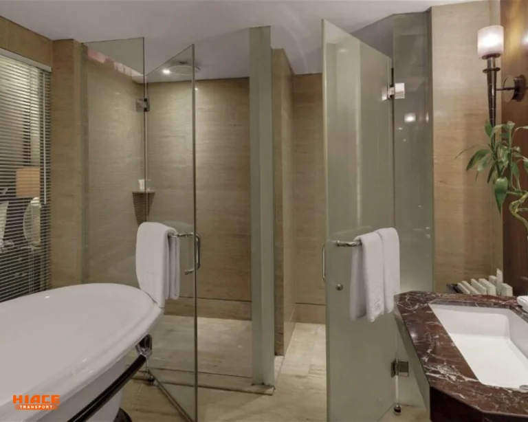 Kamar mandi Executive Grand Deluxe Twin source by kempinski.com