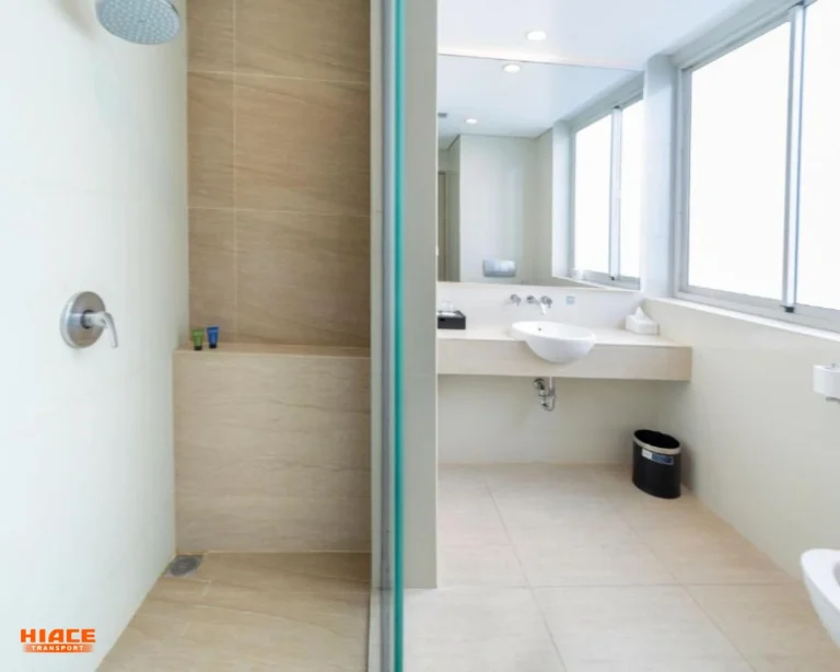 Kamar mandi Junior Executive Double Room source by astonhotelinternasional.com