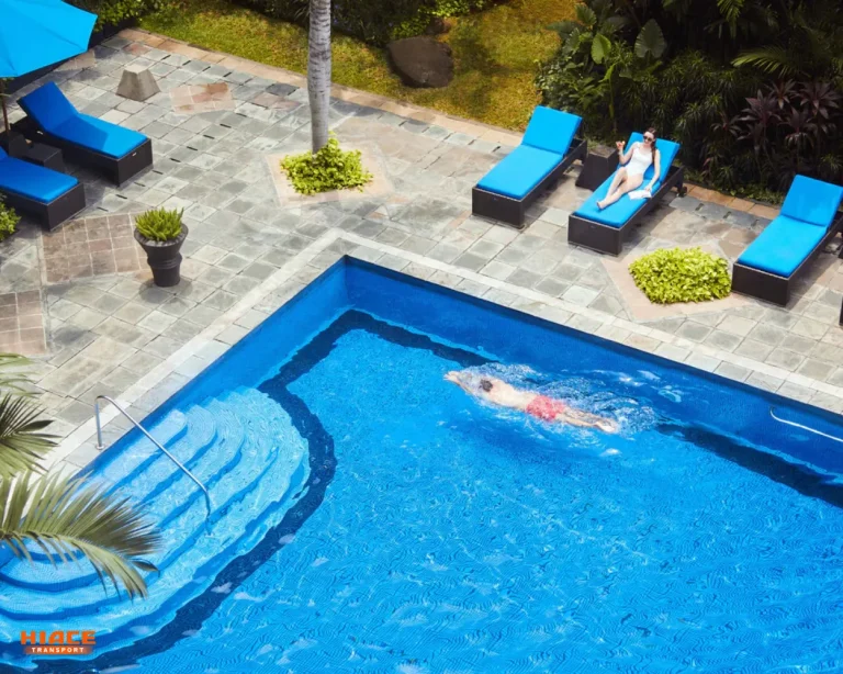 Kolam renang by marriot.com