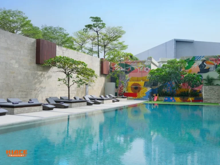Kolam renang source by pullman jakarta central