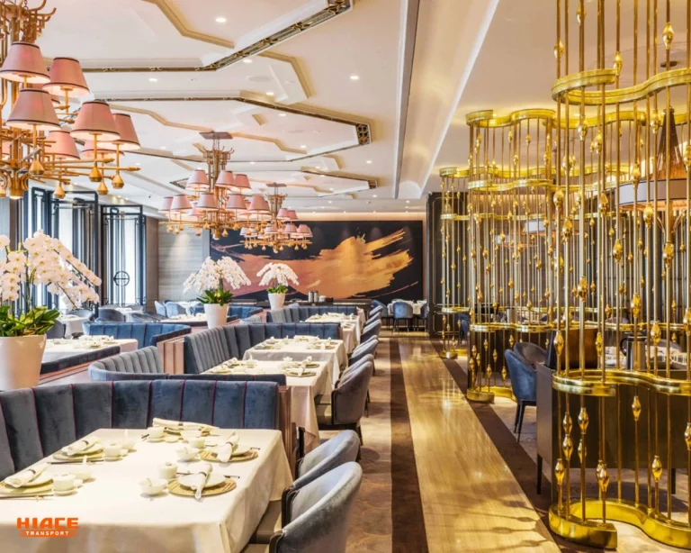 Restoran & bar source by fairmontjakarta.com