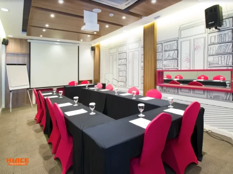 Ruangan Pertemuan Sakura source by favehotels.com
