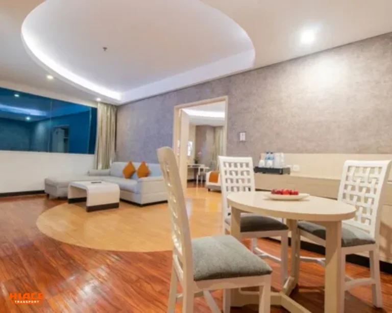Ruangan Suite room source by astonhotelinternasional.com