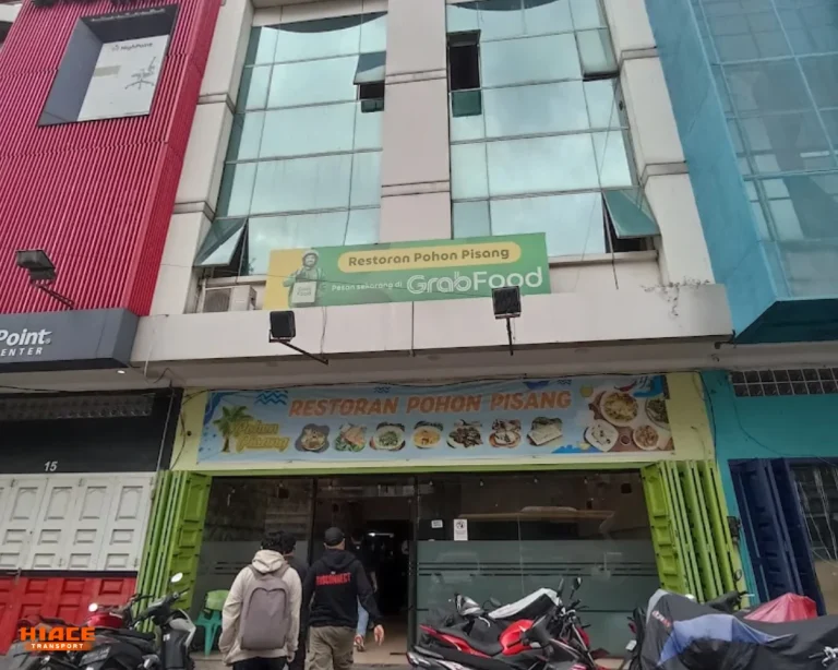 Rumah Makan Pohon Pisang by purnamarwan