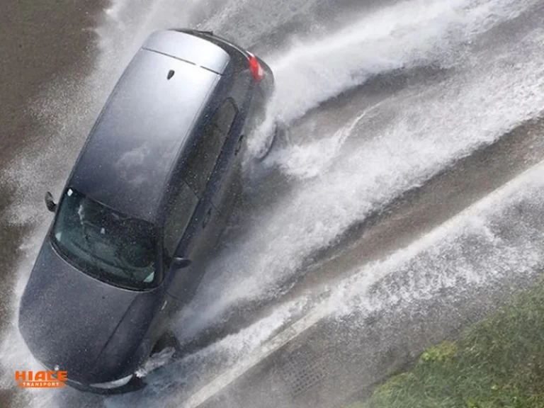 Mencegah aquaplaning source by https___autochem.id