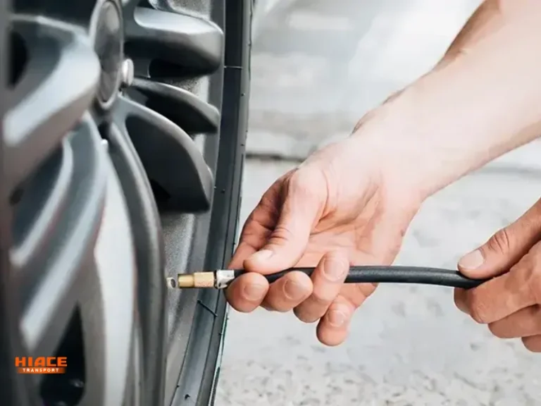 tips berkendara saat hujan