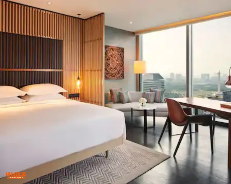 Ruangan King Bed Skyline View source by hyatt.com