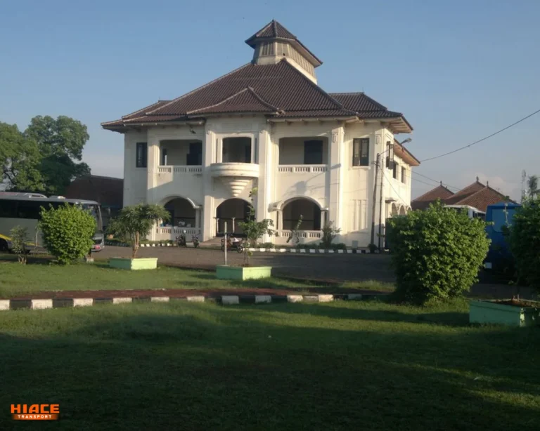 Rental Elf Bekasi