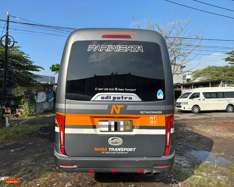 Sewa elf - tampak belakang