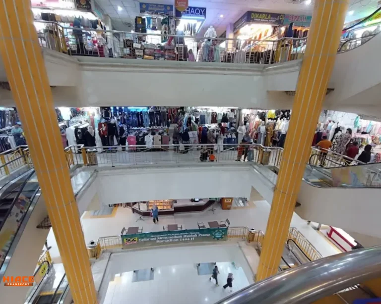 Suasana Mall Source by Sony Adi Kuronco