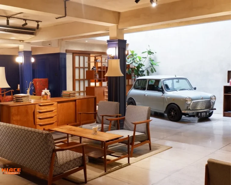 Suasana Indoor Source by Little League Jakarta