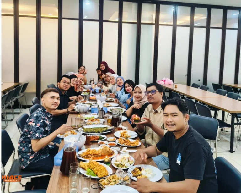 Tempat Makan yang Luas Source by Fuad bahrudin