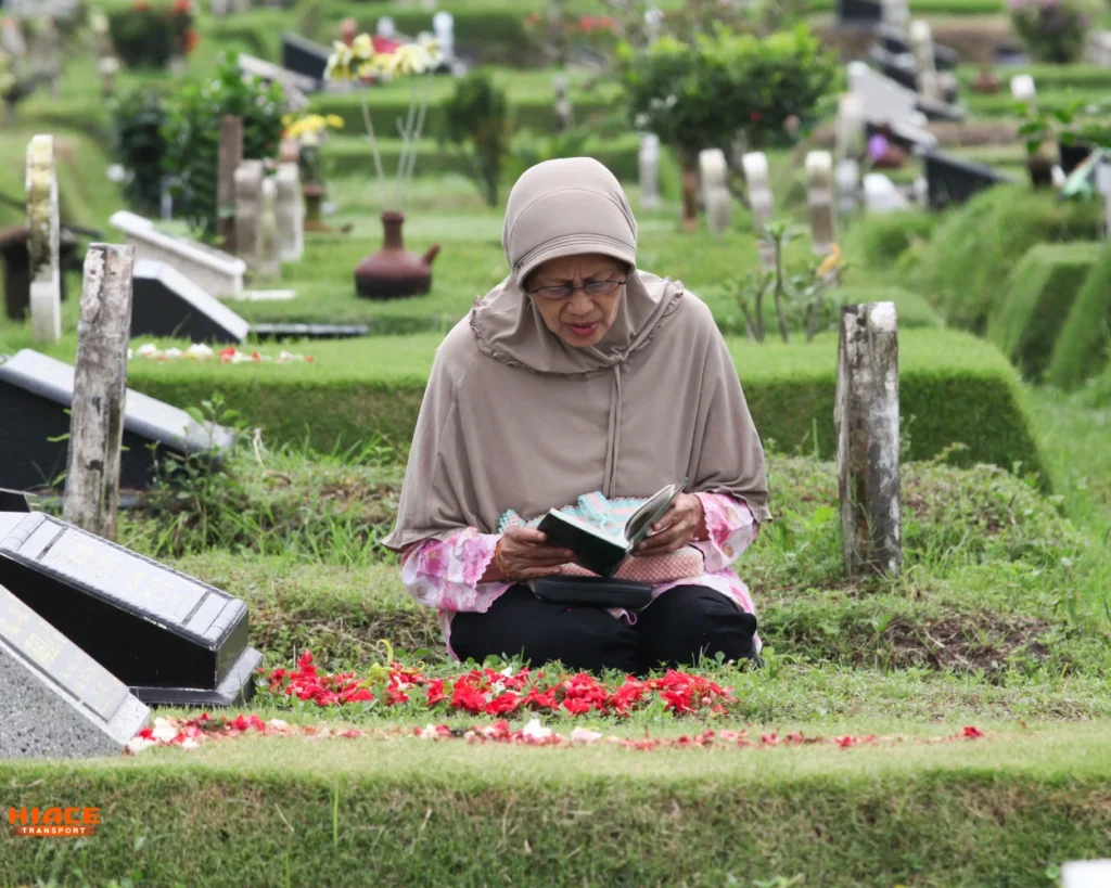 Ziarah Kubur saat Lebaran