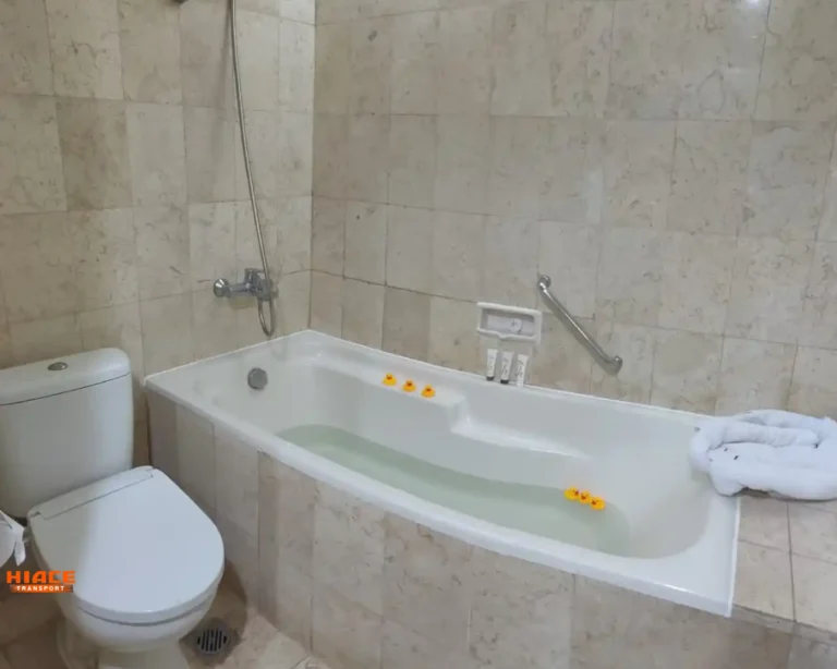 Bathtub Executive Suite Source by Traveloka
