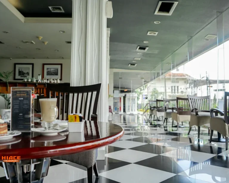 Cafe dan Bar Source by Traveloka