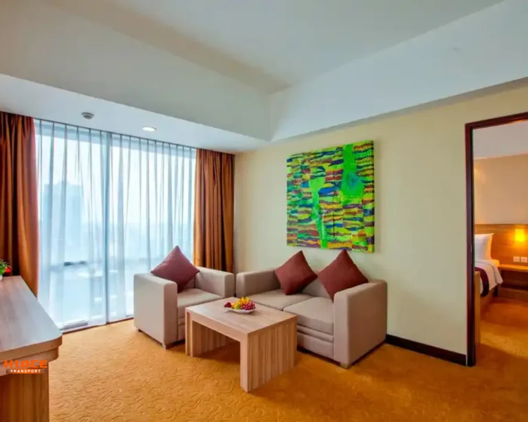 Executive Suite Source by Traveloka