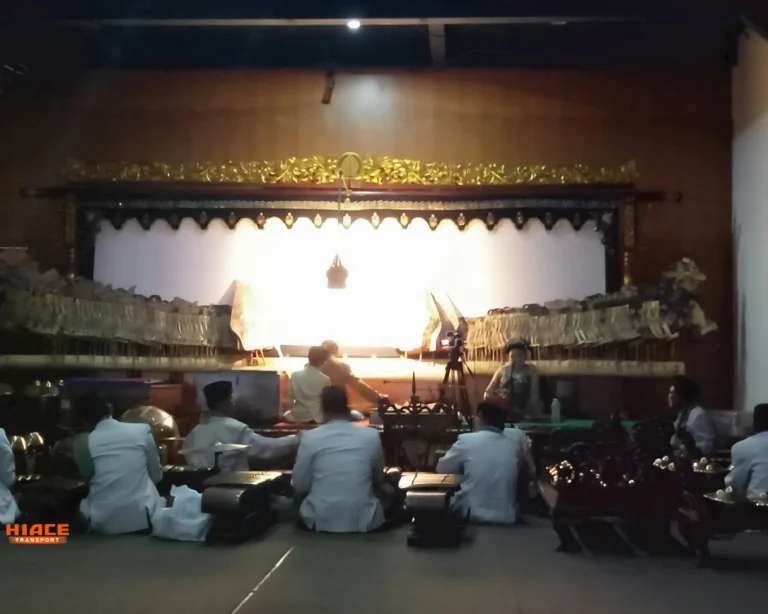 Pertunjukan Wayang Source by Mitramuseumjakarta.id