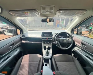 Avanza interior