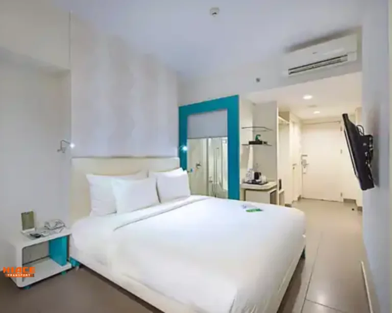 Luxury Room Source by Traveloka