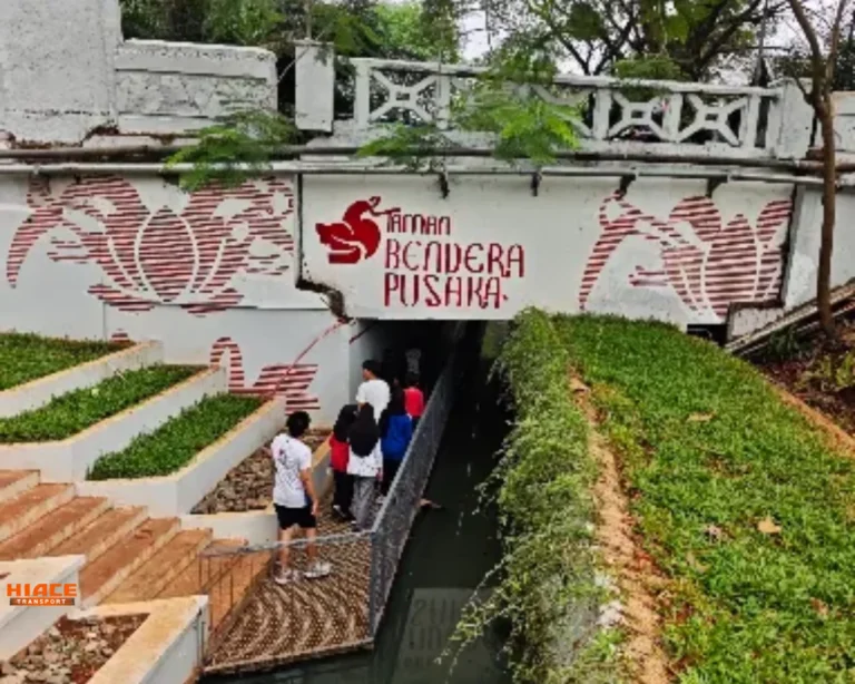 Sungai danTerowongan Taman Source by Bennedict Aryo